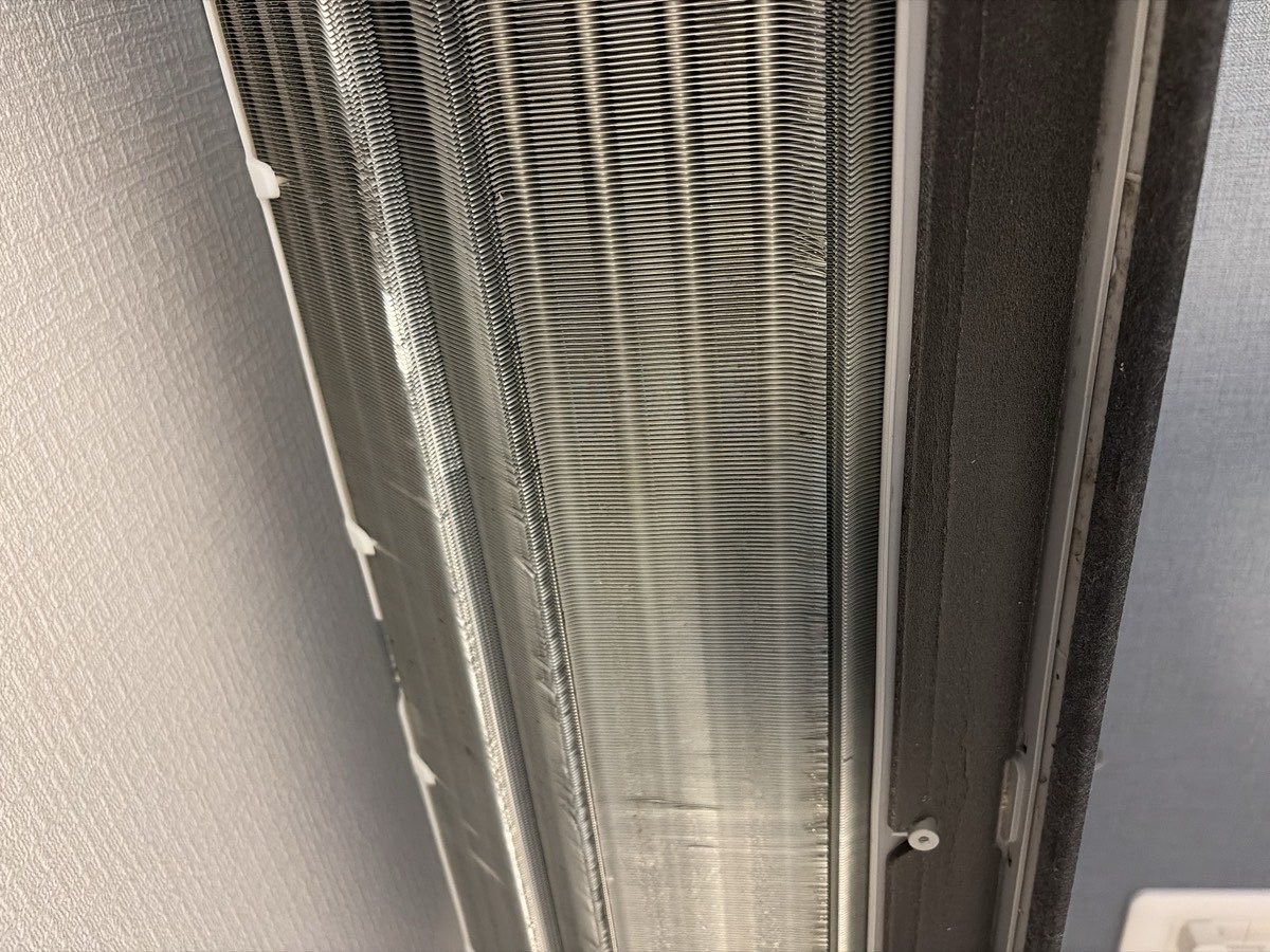 洗浄後の銀色に戻ったアルミフィン